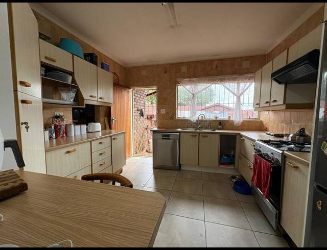 4 BEDROOM HOUSE FOR SALE IN MULBARTON